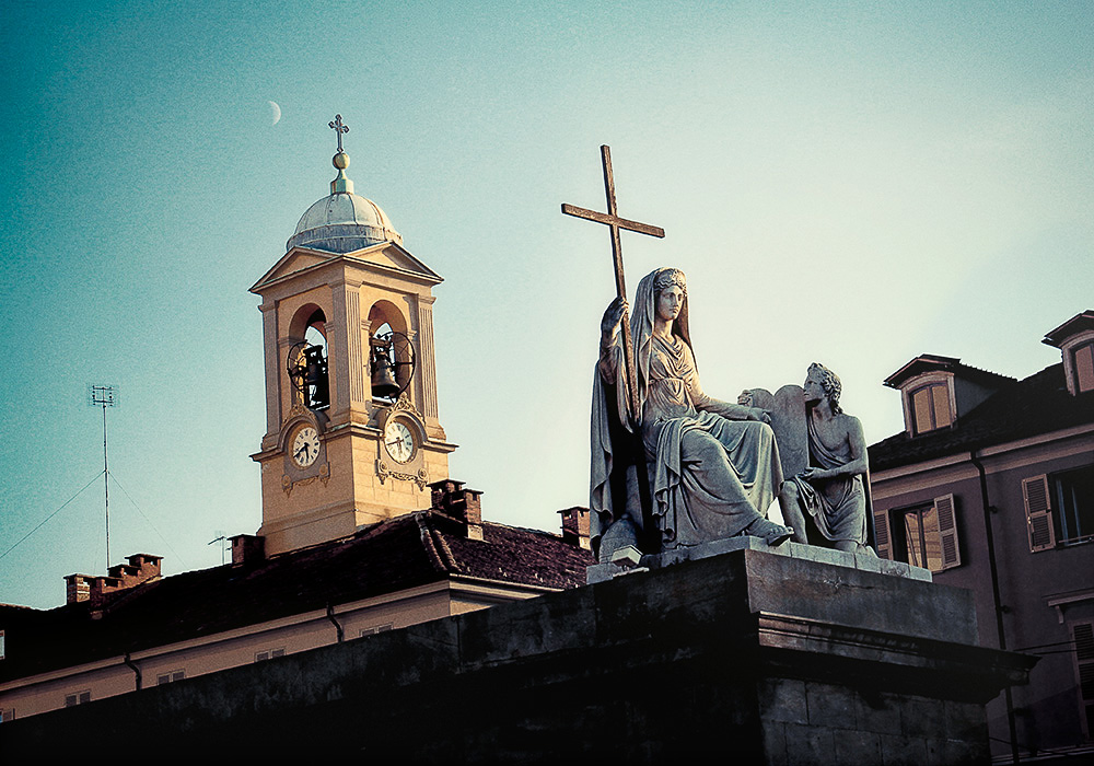 A Day In Torino - Second statue in front of "La Gran Madre"